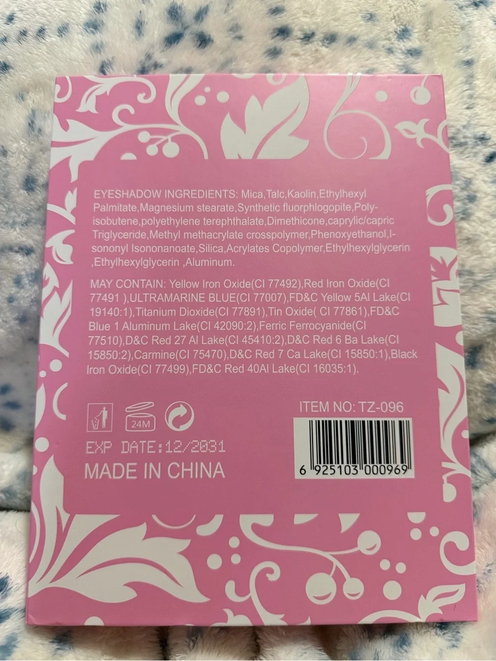M. DECOO Pink Eyeshadow Palette & Roller Set
